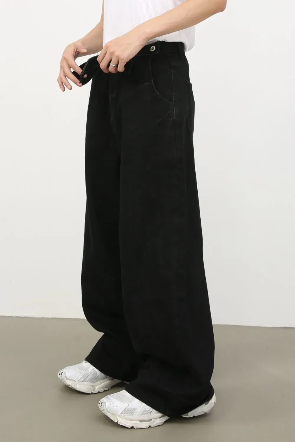 Men's Mid Rise Wide Leg Jeans - Codrington Expressions
