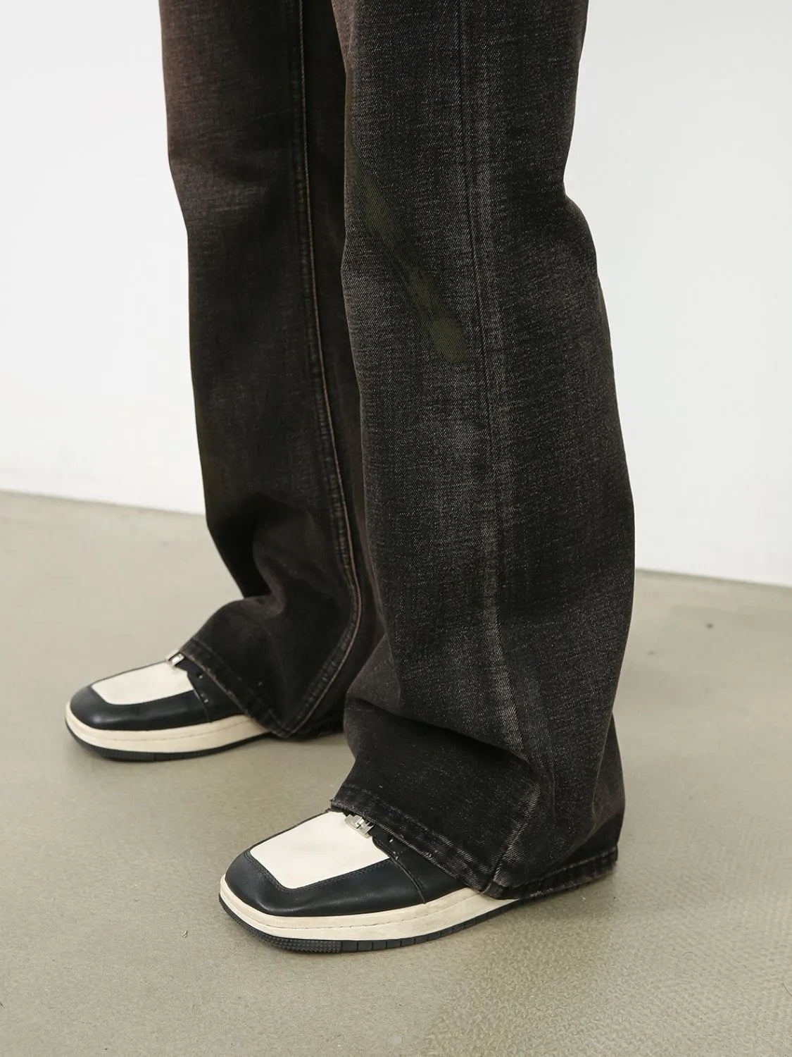 Men's Mid Rise Jeans with Pockets - Codrington Expressions